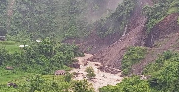 मकवानपुरमा पहिरोले घर बगाउँदा एक जनाको मृत्युु, ५ जना बेपत्ता 